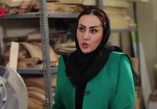 لحظه‌ای که خطر از بیخ گوش خانم مجری گذشت/ ویدئو