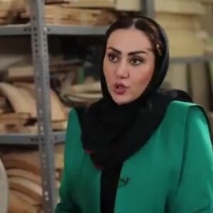 لحظه‌ای که خطر از بیخ گوش خانم مجری گذشت/ ویدئو
