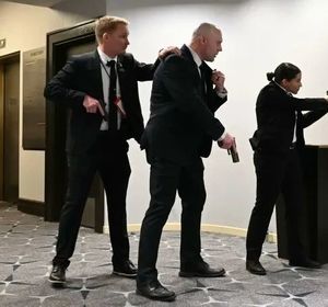 معمای بزرگ در برابر حادثه واشینگتن/ سرویس امنیتی آمریکا مقصر بود؟