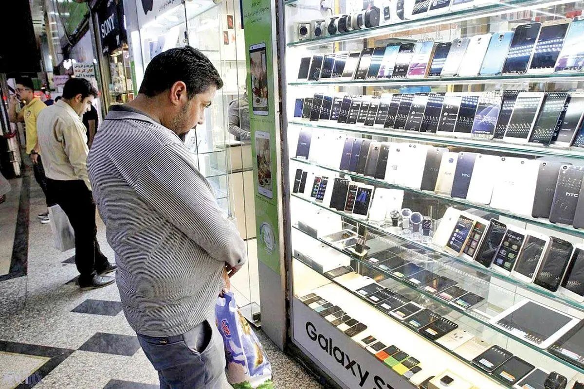 باج ۵۰۰ هزار تومانی خریداران آیفون برای ۱۰ دقیقه اتصال!