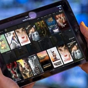 نمایش فیلم در دالان تاریک قطع اینترنت/ جنگ چه محدودیت‌هایی برای وی او دی‌ها به وجود آورد؟