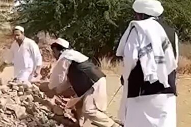 حمله افغانی‌ها به قبر منسوب به ابوجهل در عربستان!/ ویدئو