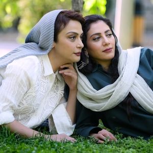 عاشقانه‌های تماشایی به سبکِ خواهرانِ فرجاد
