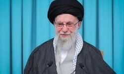 عکسی جالب و دیده نشده از رهبر شهید با لباسی متفاوت
