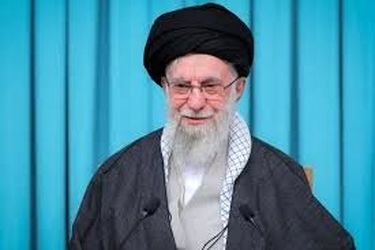 تصویری از آخرین نماز عید فطر به امامت رهبر شهید