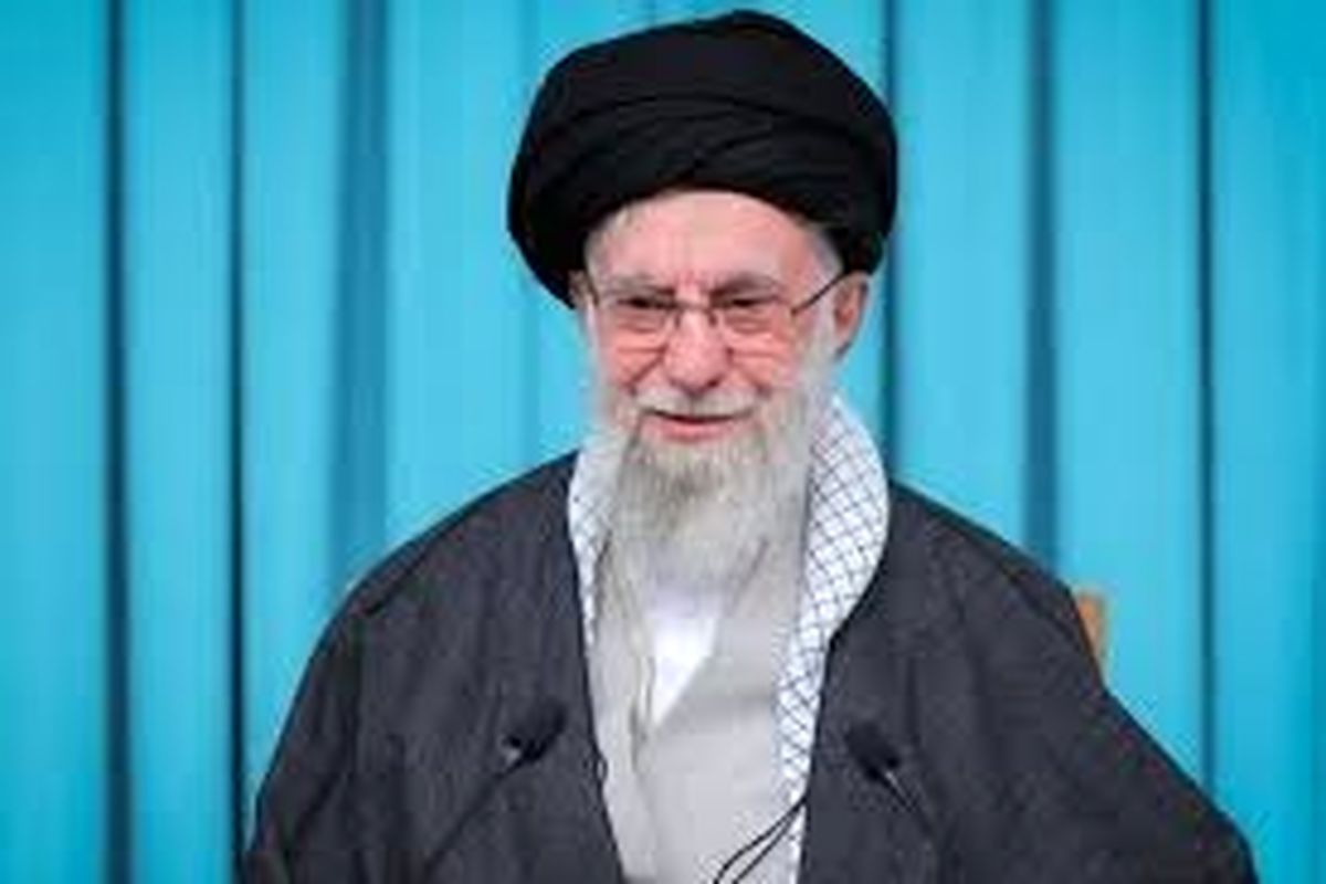 عکسی نادر از رهبر شهید انقلاب در پوششی خاص و متفاوت