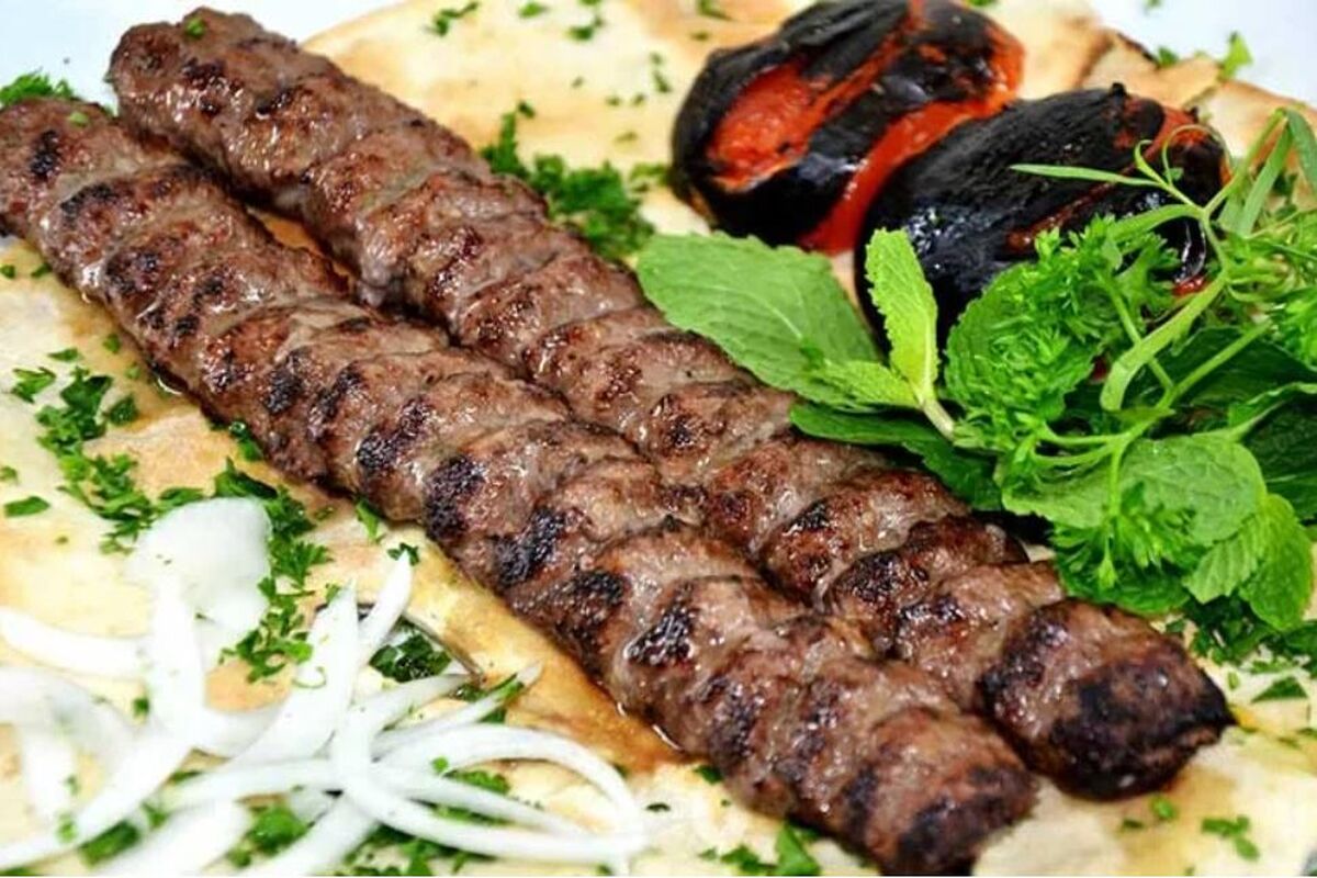 روش تهیه کباب کوبیده سیخی 8 هزار تومان/ ویدئو
