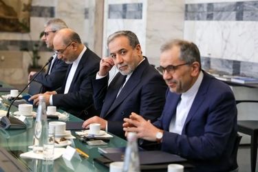 کامبک دیپلماسی در لحظه جنگ/ پیشنهاد مرموز عراقچی به ترامپ جلوی جنگ را می گیرد؟