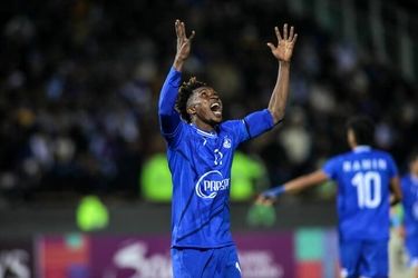 ستاره استقلالی با لباس غنا به فوتبال برگشت!/ عکس