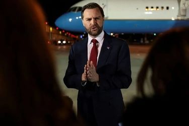 فریاد یکی از حضار بر سر معاون ترامپ: شما کودک کشید/ ویدئو