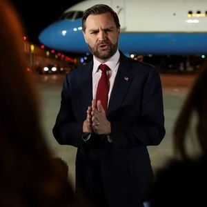 فریاد یکی از حضار بر سر معاون ترامپ: شما کودک کشید/ ویدئو