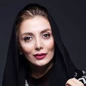 استایل شیک «رویا میرعلمی» با کت‌وشلوار یشمی/ عکس