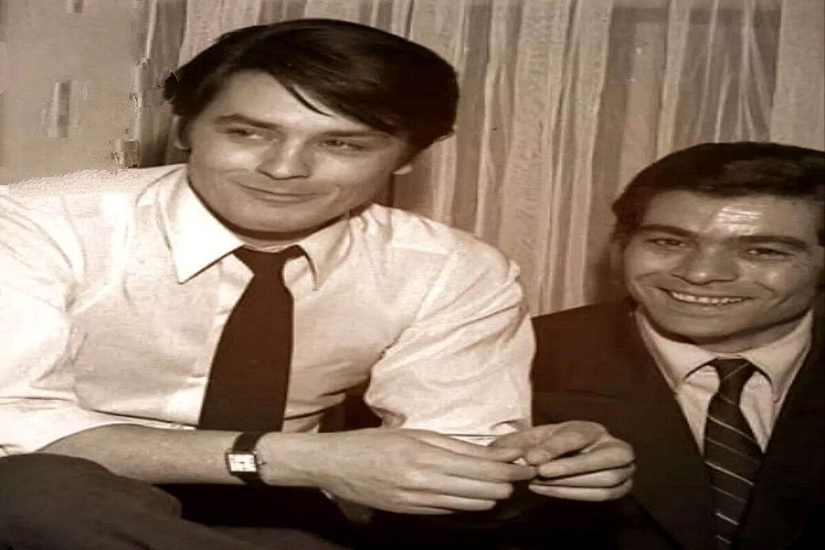 عکسی از بوسه بهروز وثوقی بر صورت آلن دلون
