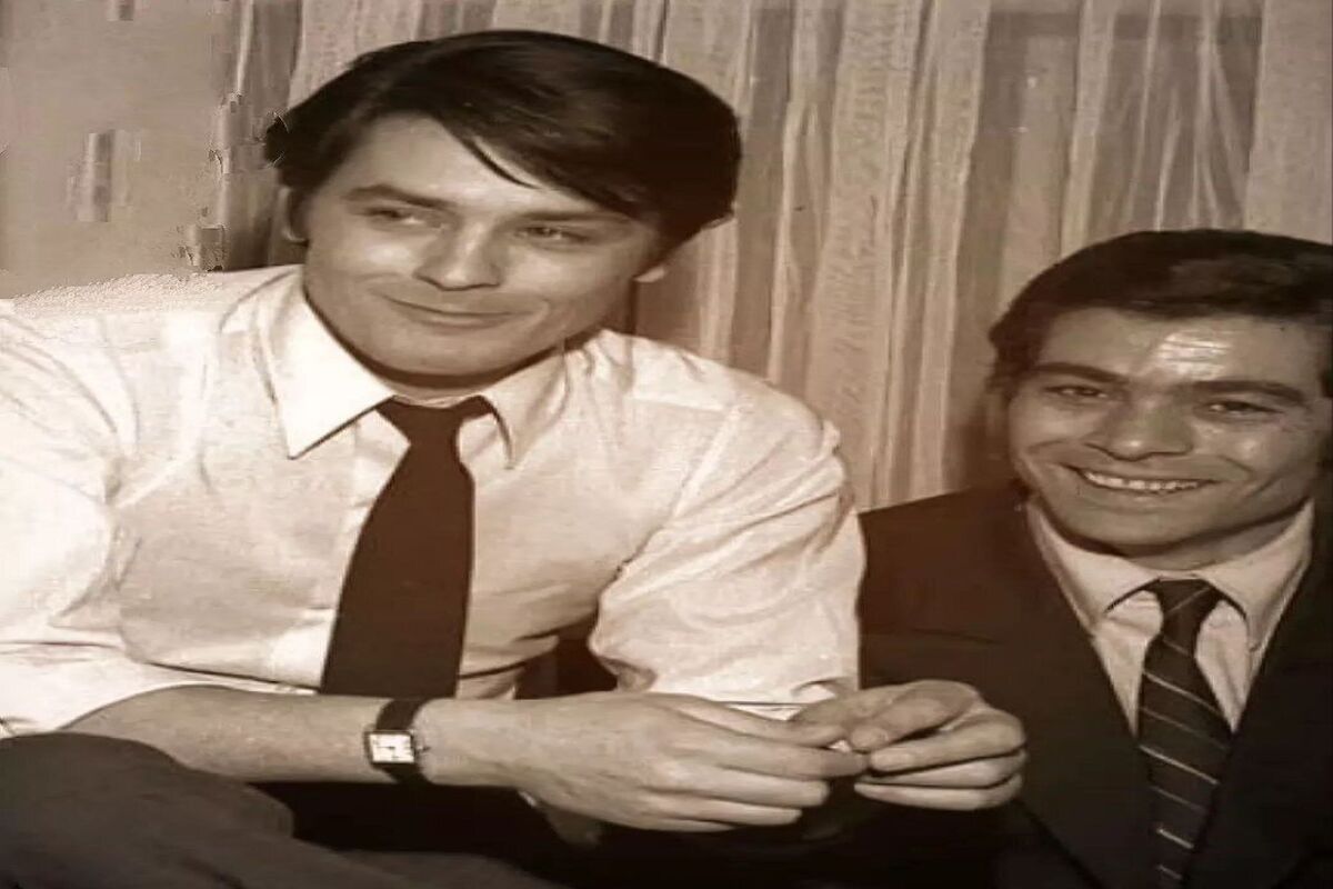 عکسی از بوسه بهروز وثوقی بر صورت آلن دلون
