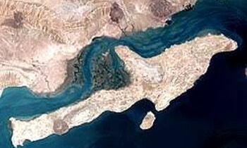 لکه نفتی به سواحل قشم رسید/ عکس