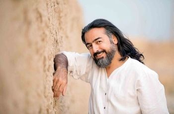 چه کسی ترانه تیم ملی فوتبال در جام جهانی را می‌خواند؟