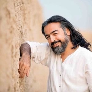 چه کسی ترانه تیم ملی فوتبال در جام جهانی را می‌خواند؟