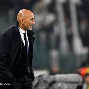 شوخی غیرمنتظره سرمربی معروف: می‌خواهم گازت بگیرم!