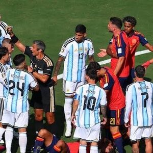 درگیری بازیکنان آرژانتین با بازیکنان اسپانیا/ ویدئو