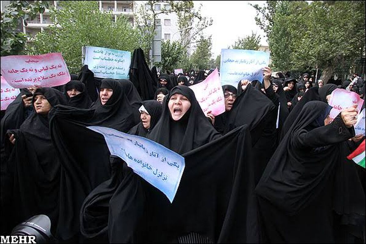 تصاویری از تجمع حامیان حجاب وایرال شد