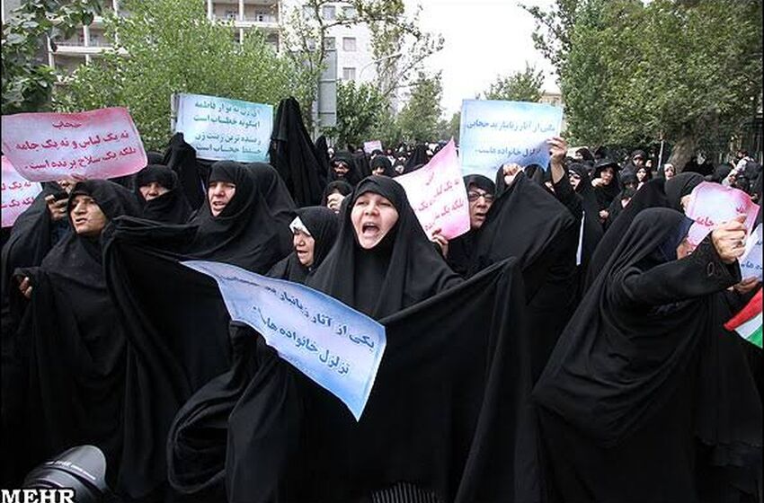 تصاویری از تجمع حامیان حجاب وایرال شد