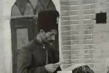 پستچی کرمانی با الاغش در دوران قاجار/ عکس