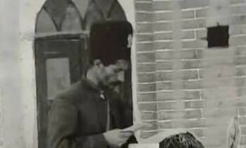 پستچی کرمانی با الاغش در دوران قاجار/ عکس