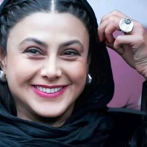 استایل کلاسیک آزاده صمدی در اصفهان/ عکس