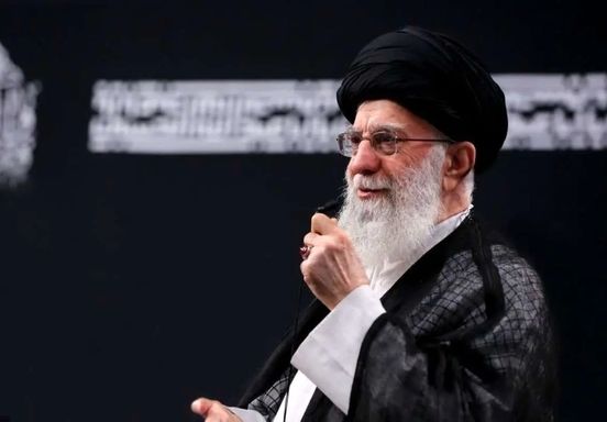 تصاویری  از کوهپیمایی رهبر شهید انقلاب در سنندج