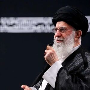 شباهت باورنکردنی یک روحانی عراقی به رهبر شهید انقلاب/ ویدئو