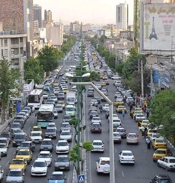 این خیابان معروف تهران به نام قائد شهید خامنه‌ای شد