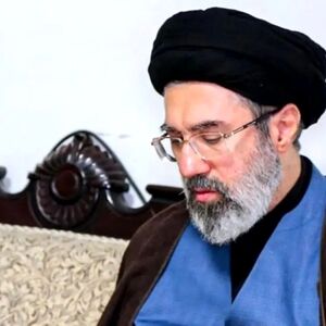 کفش ساده و ایرانی رهبر انقلاب/ عکس