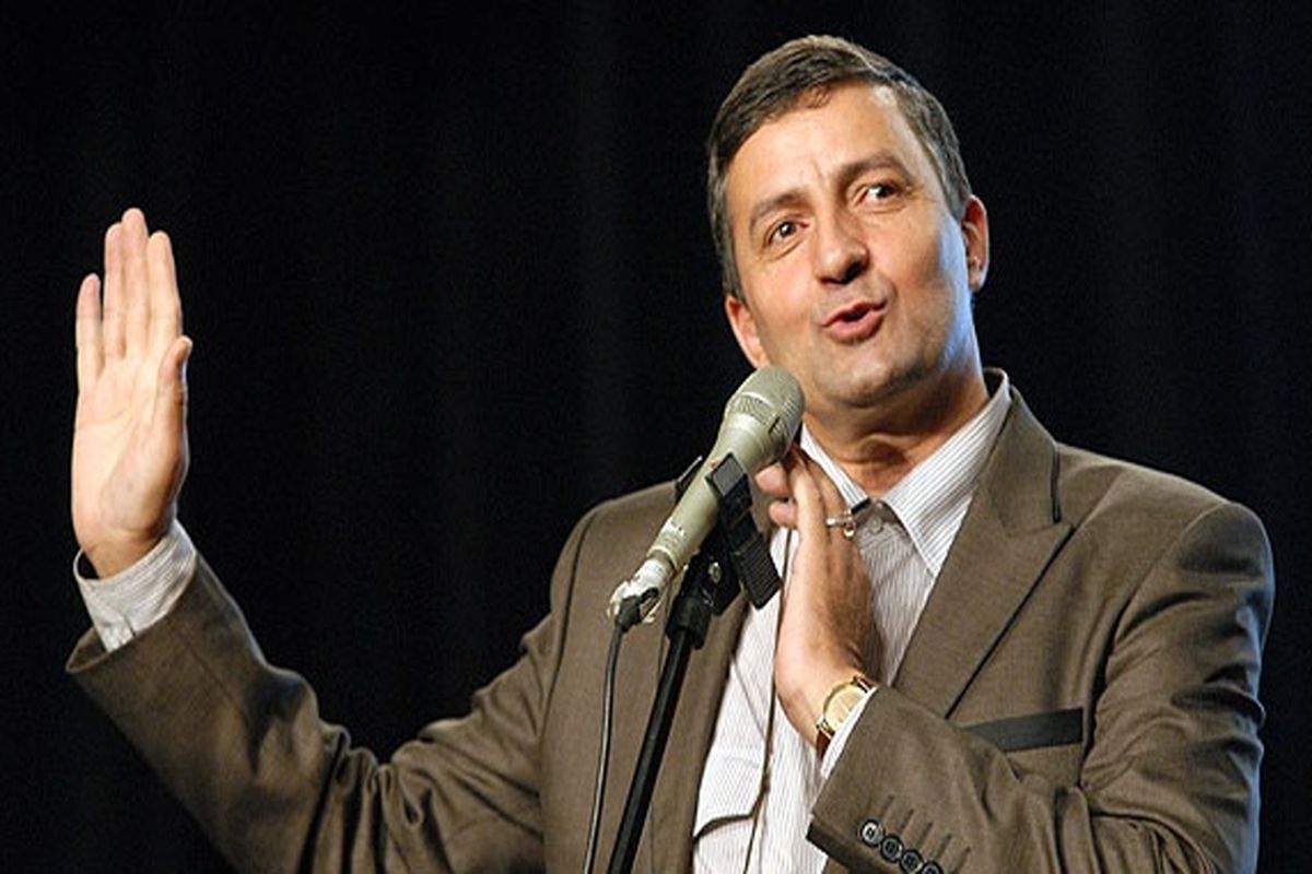 در سوگ فوت مادر و در تلاش برای خنداندن مردم/ ویدئو