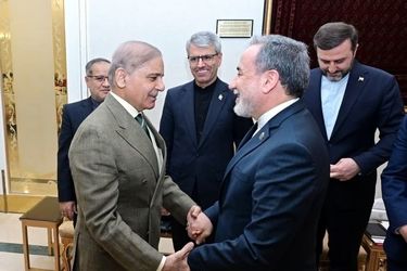 عراقچی حامل برنامه‌ای برای پایان دائمی جنگ/ عراقچی از مسقط به اسلام آباد باز می‌گردد