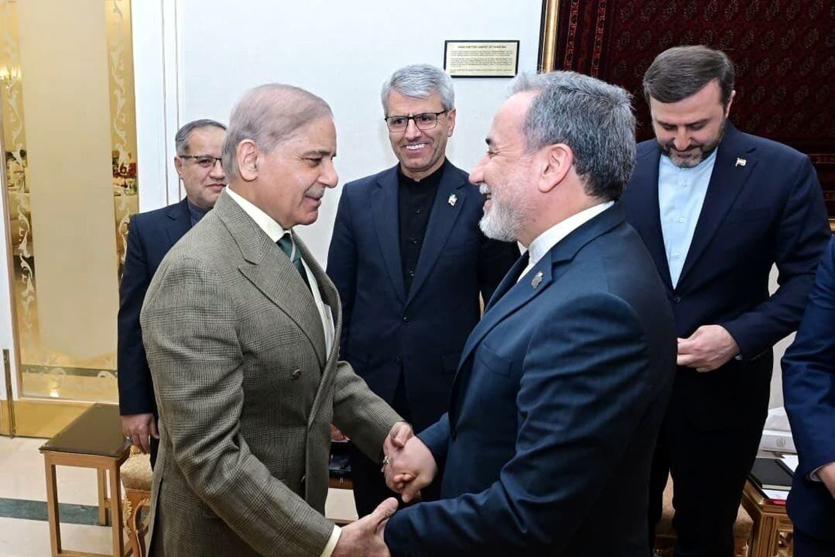 عراقچی حامل برنامه‌ای برای پایان دائمی جنگ/ عراقچی از مسقط به اسلام آباد باز می‌گردد