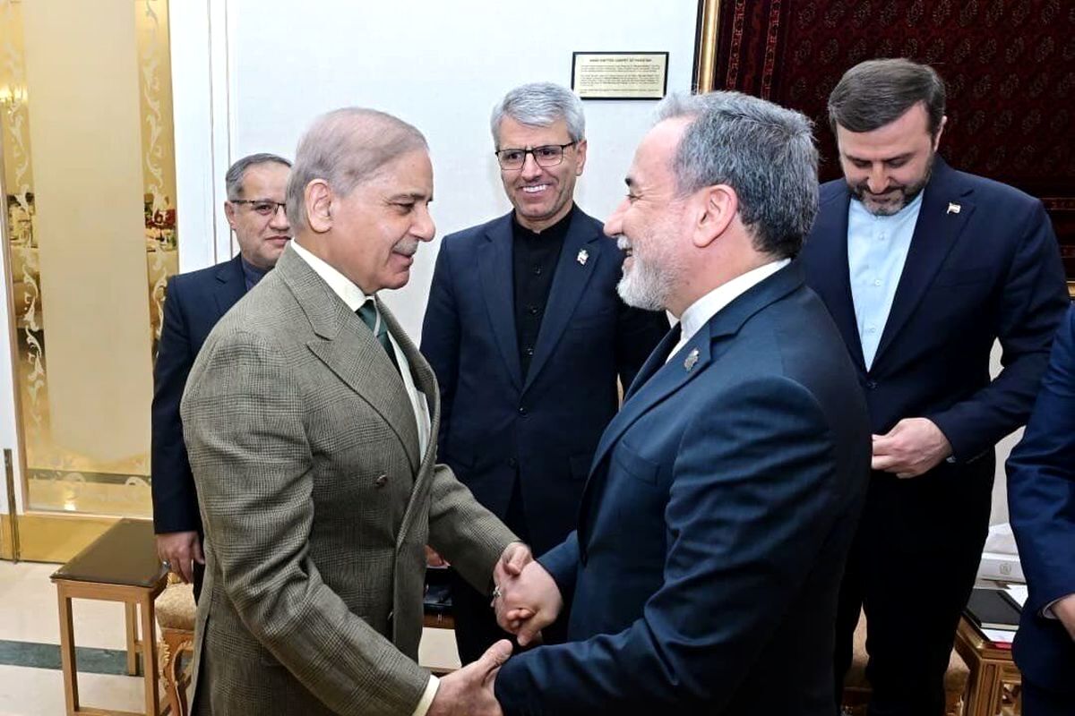 عراقچی حامل برنامه‌ای برای پایان دائمی جنگ/ عراقچی از مسقط به اسلام آباد باز می‌گردد