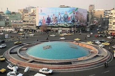 مجسمه جدیدی که قرار است در میدان انقلاب نصب شود/ عکس