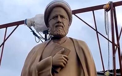سقوط مجسمه ابراهیم رئیسی بر اثر وزش باد/عکس