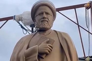سقوط مجسمه ابراهیم رئیسی بر اثر وزش باد/عکس