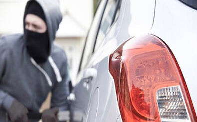 سرقت خودرو از جلوی کلانتری با جرثقیل
