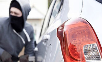 سرقت خودرو از جلوی کلانتری با جرثقیل
