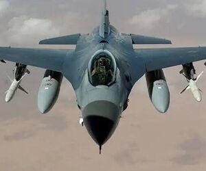 ۹ جنگنده F-16 آمریکا راهی خاورمیانه شدند/ عکس
