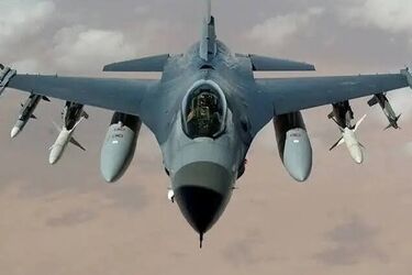 ۹ جنگنده F-16 آمریکا راهی خاورمیانه شدند/ عکس