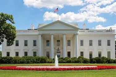 تغییر دکوراسیون کاخ سفید/ عکس پوتین اضافه شد