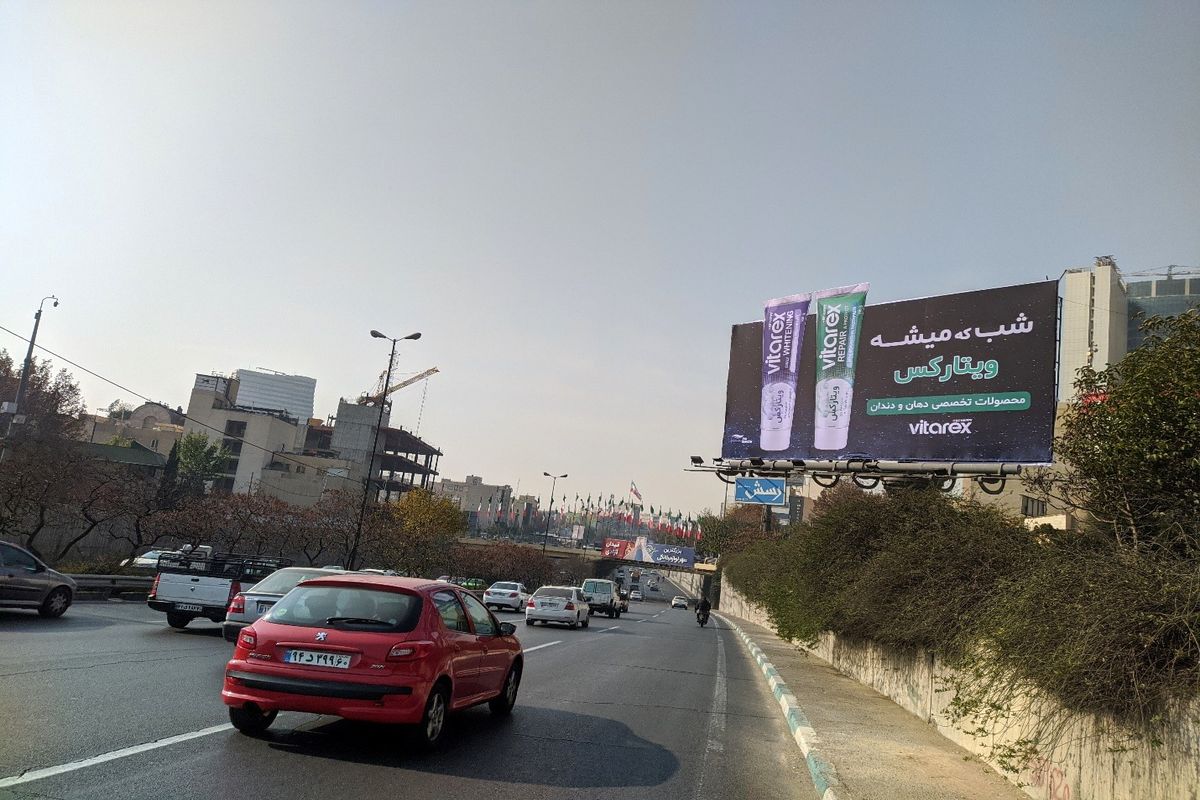 «شب که می‌شه… اِبی؟ تتلو؟ قمیشی؟» تبلیغی که بدون یک کلمه درباره محصول وایرال شد