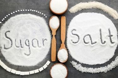 قند خطرناک‌تر است یا نمک؟/ پاسخ علم به یک بحث قدیمی