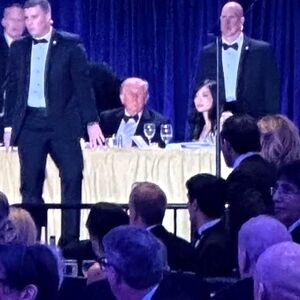 جنجال شرم‌آورترین عکس در شب تیراندازی به ترامپ