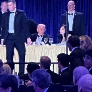 جنجال شرم‌آورترین عکس در شب تیراندازی به ترامپ