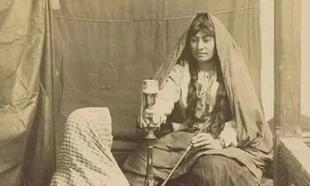 تصویری قدیمی از انتخاب عروس در تهران 