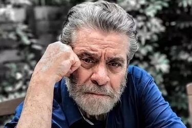 بهروز وثوقی در آمریکا و در کنار خودروی پورشه‌اش/ عکس